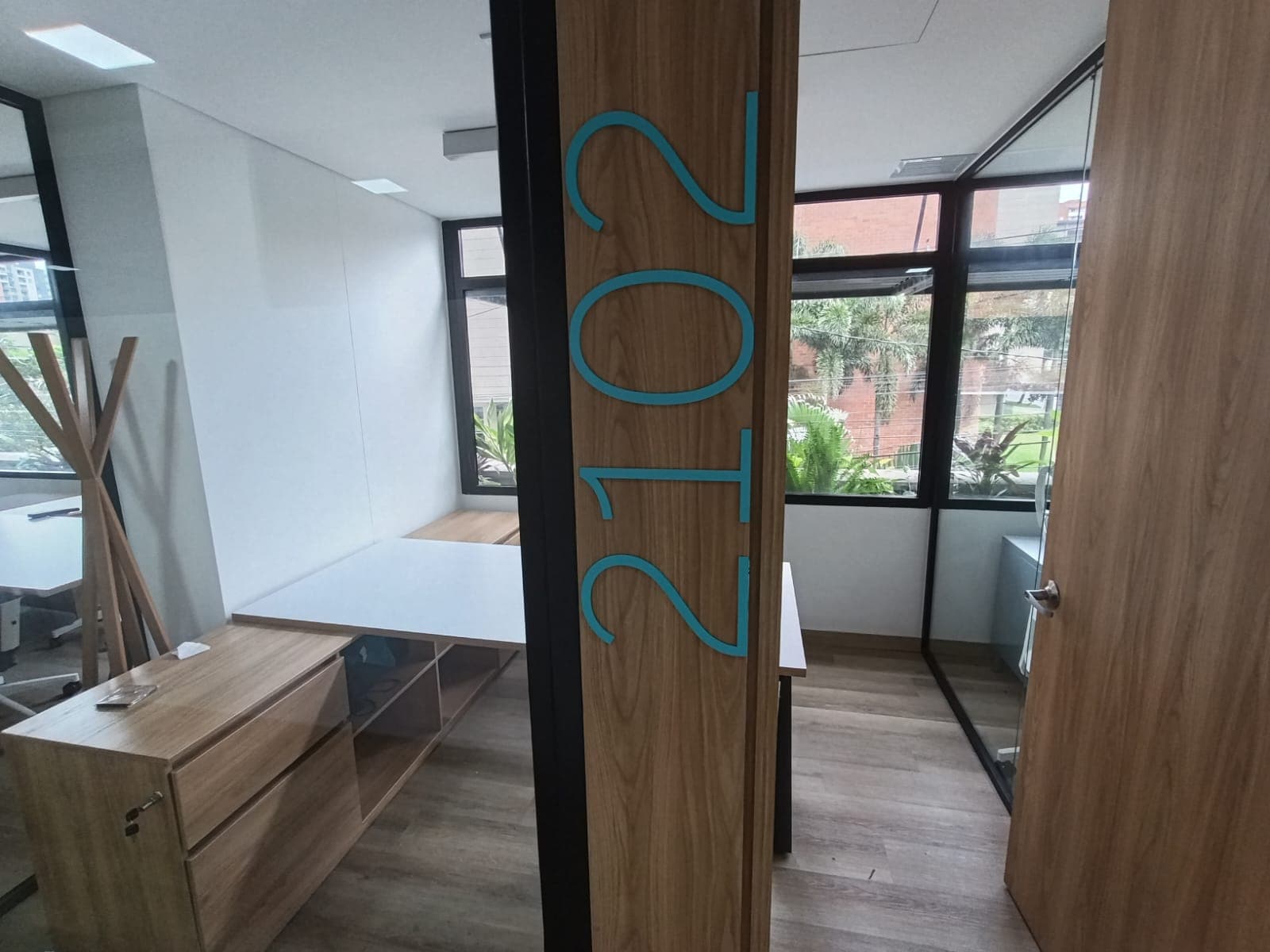 Oficina en arriendo en Los Colores, Laureles, Medellín — foto 4 de 9