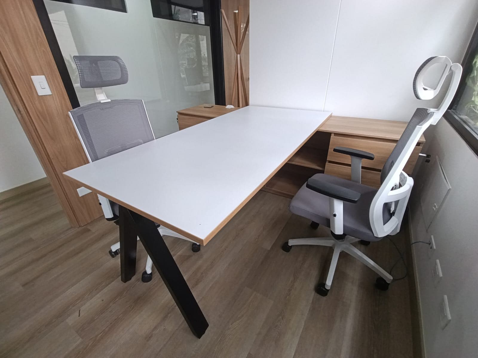 Oficina en arriendo en Los Colores, Laureles, Medellín — foto 5 de 9