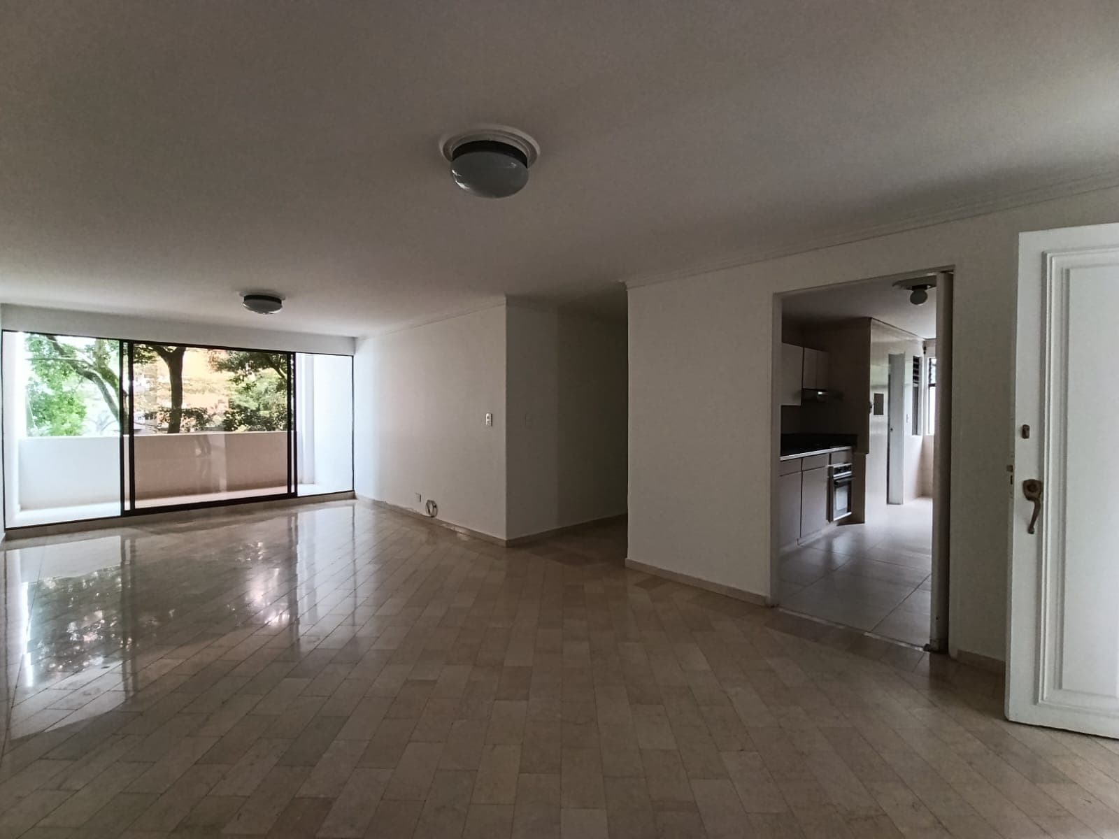 Apartamento en arriendo en Santa María De Los Ángeles, El Poblado, Medellín — foto 1 de 18