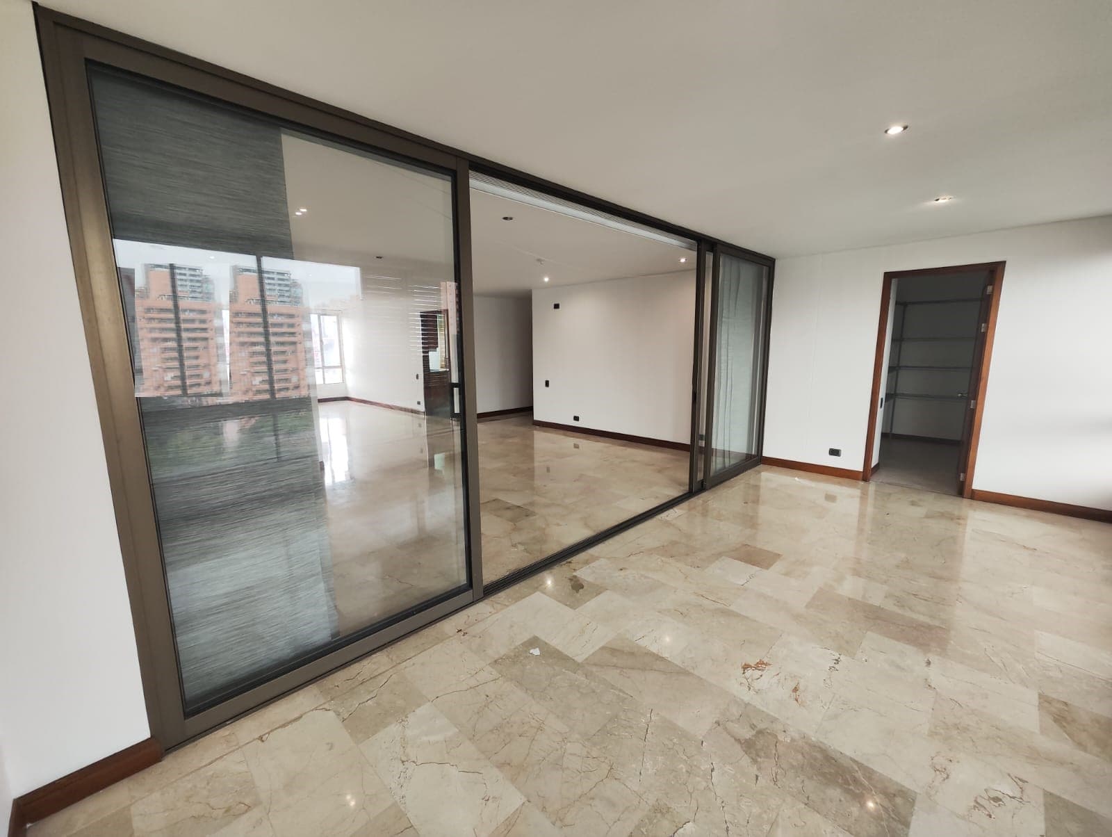 Apartamento en arriendo en La Florida El, El Poblado, Medellín — foto 3 de 20