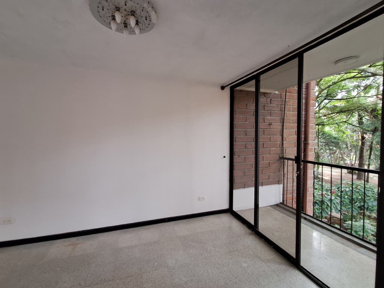 Apartamento en arriendo en Carlos e. Restrepo, Laureles, Medellín — foto 1 de 20