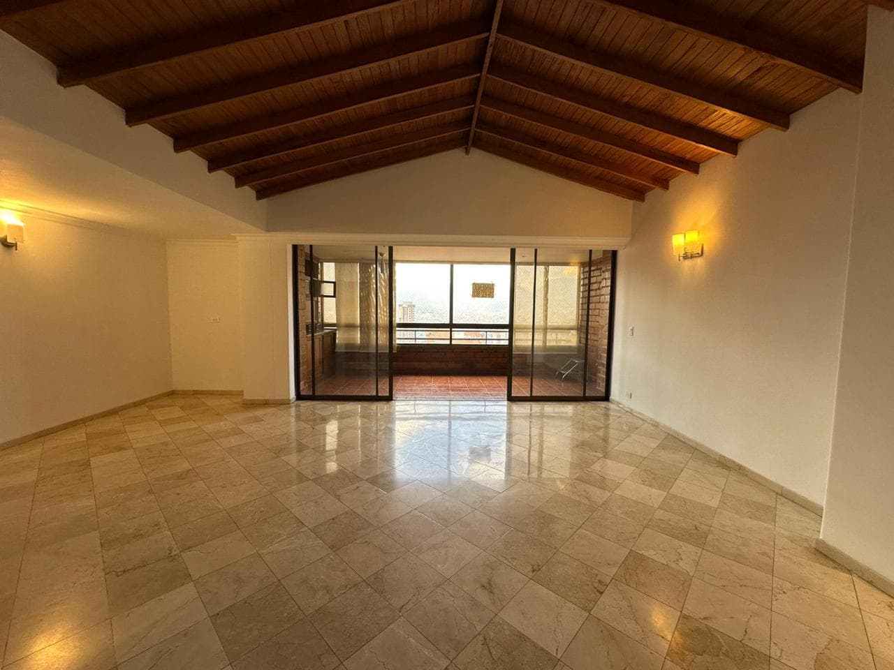 Apartamento en arriendo en El Tesoro, El Poblado, Medellín — foto 2 de 17