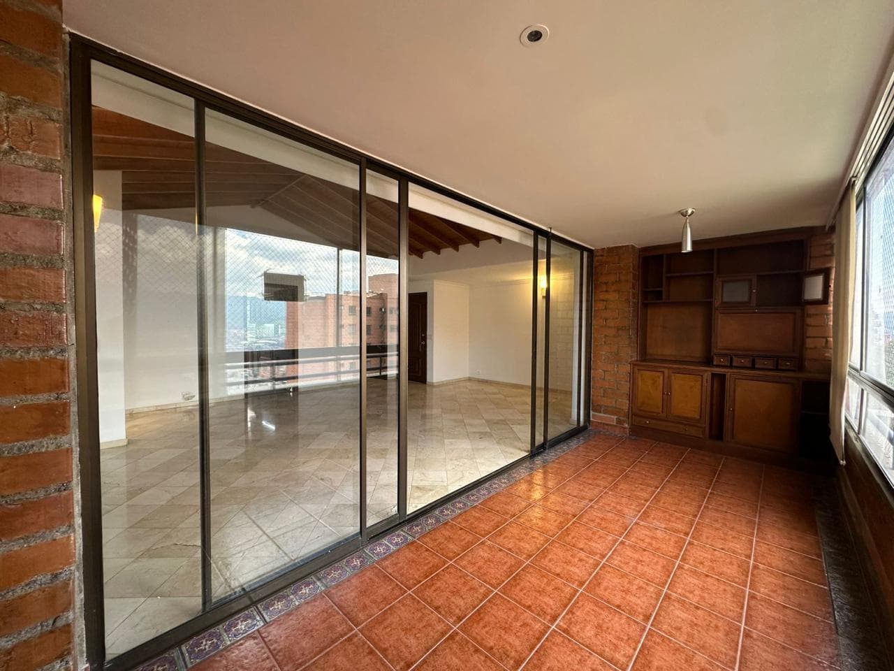 Apartamento en arriendo en El Tesoro, El Poblado, Medellín — foto 3 de 17