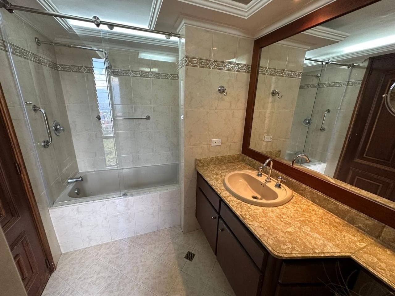 Apartamento en arriendo en El Tesoro, El Poblado, Medellín — foto 4 de 17