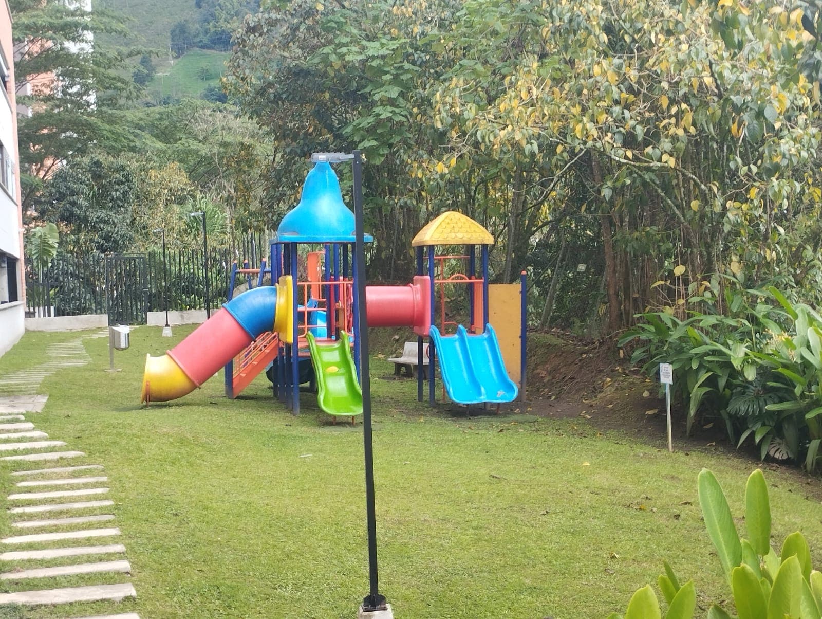 Apartamento en arriendo en El Chinguí, Envigado — foto 1 de 13