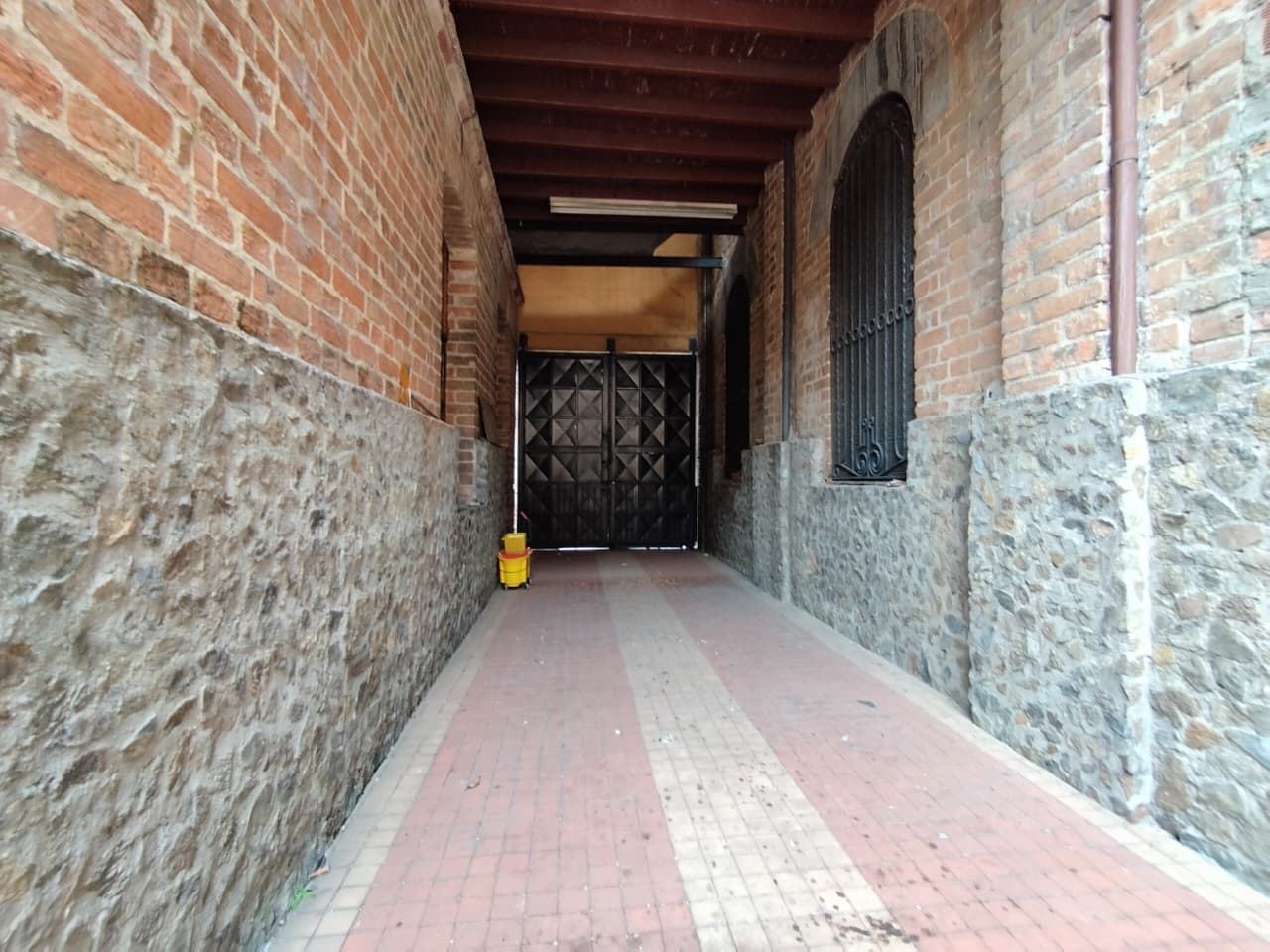 Edificio en arriendo en Centro, Medellín — foto 2 de 17