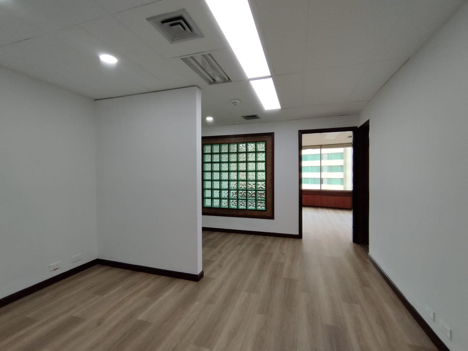 Oficina en arriendo en Milla De Oro, El Poblado, Medellín — foto 3 de 11
