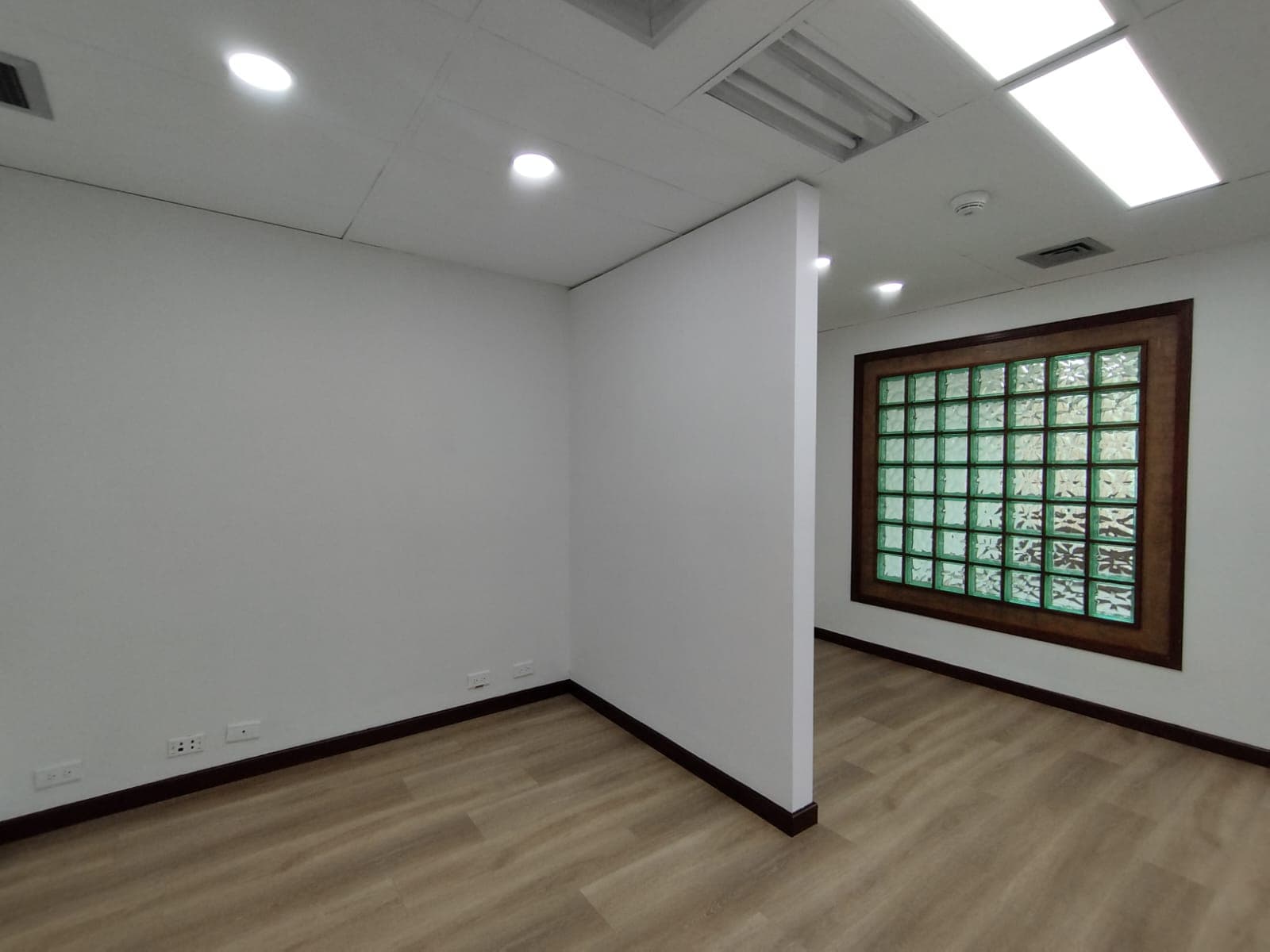 Oficina en arriendo en Milla De Oro, El Poblado, Medellín — foto 4 de 11