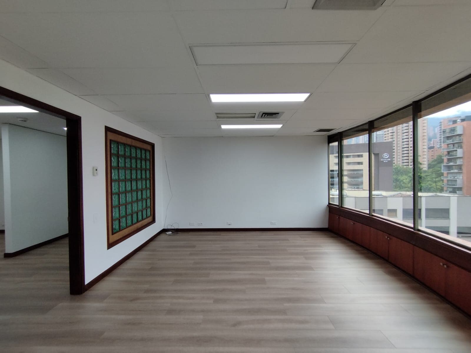 Oficina en arriendo en Milla De Oro, El Poblado, Medellín — foto 5 de 11