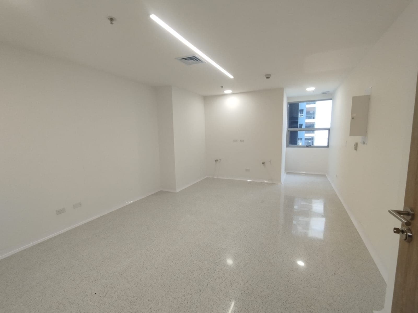 Consultorio en arriendo en Ciudad Del Rio, El Poblado, Medellín — foto 1 de 11