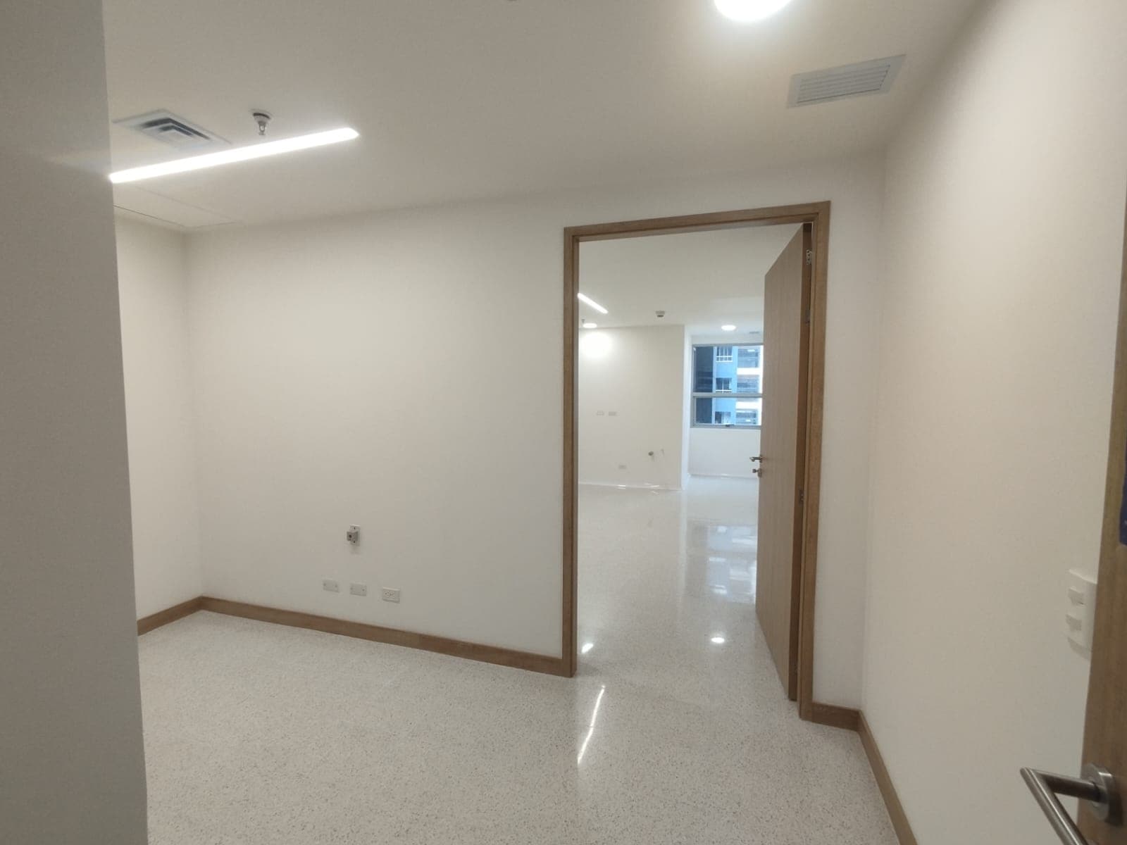 Consultorio en arriendo en Ciudad Del Rio, El Poblado, Medellín — foto 2 de 11