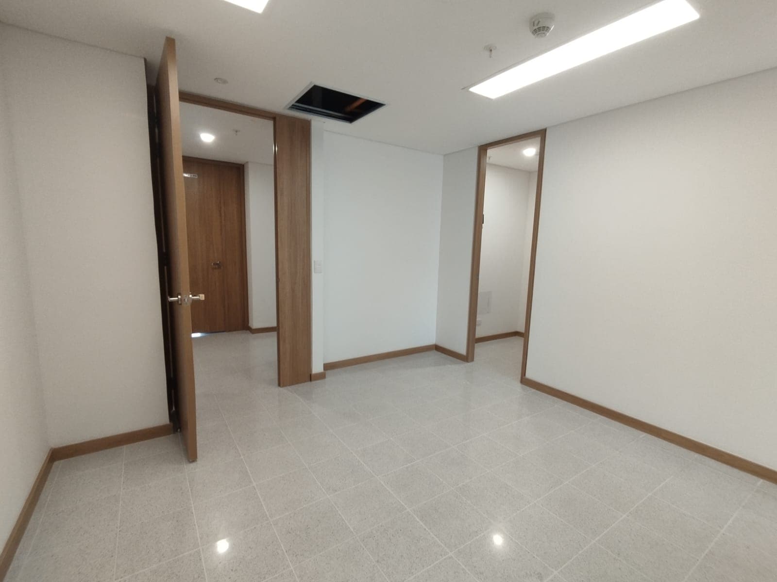 Consultorio en arriendo en Laureles, Medellín — foto 2 de 19