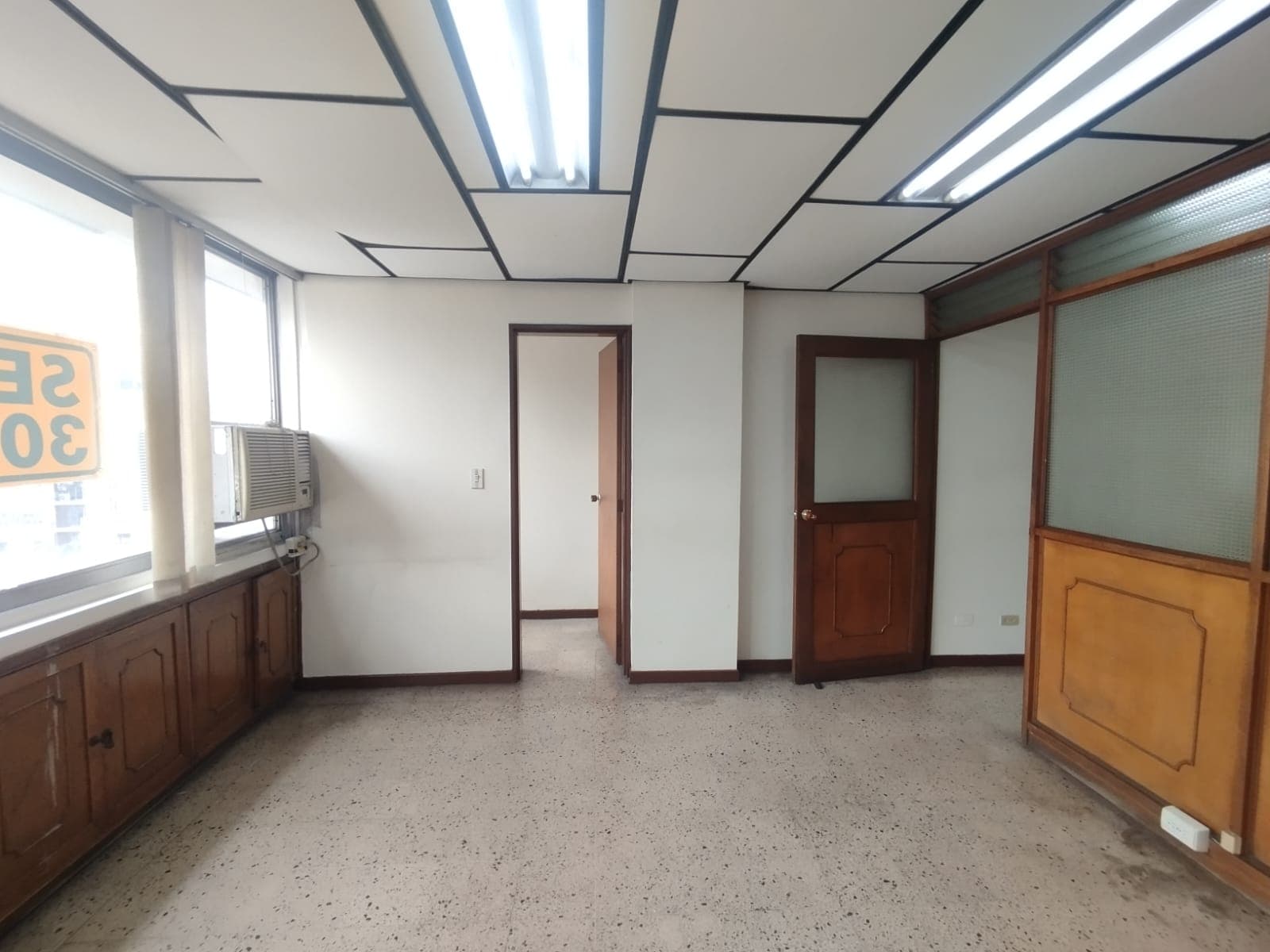 Oficina en arriendo en La Candelaria, Centro, Medellín — foto 2 de 12