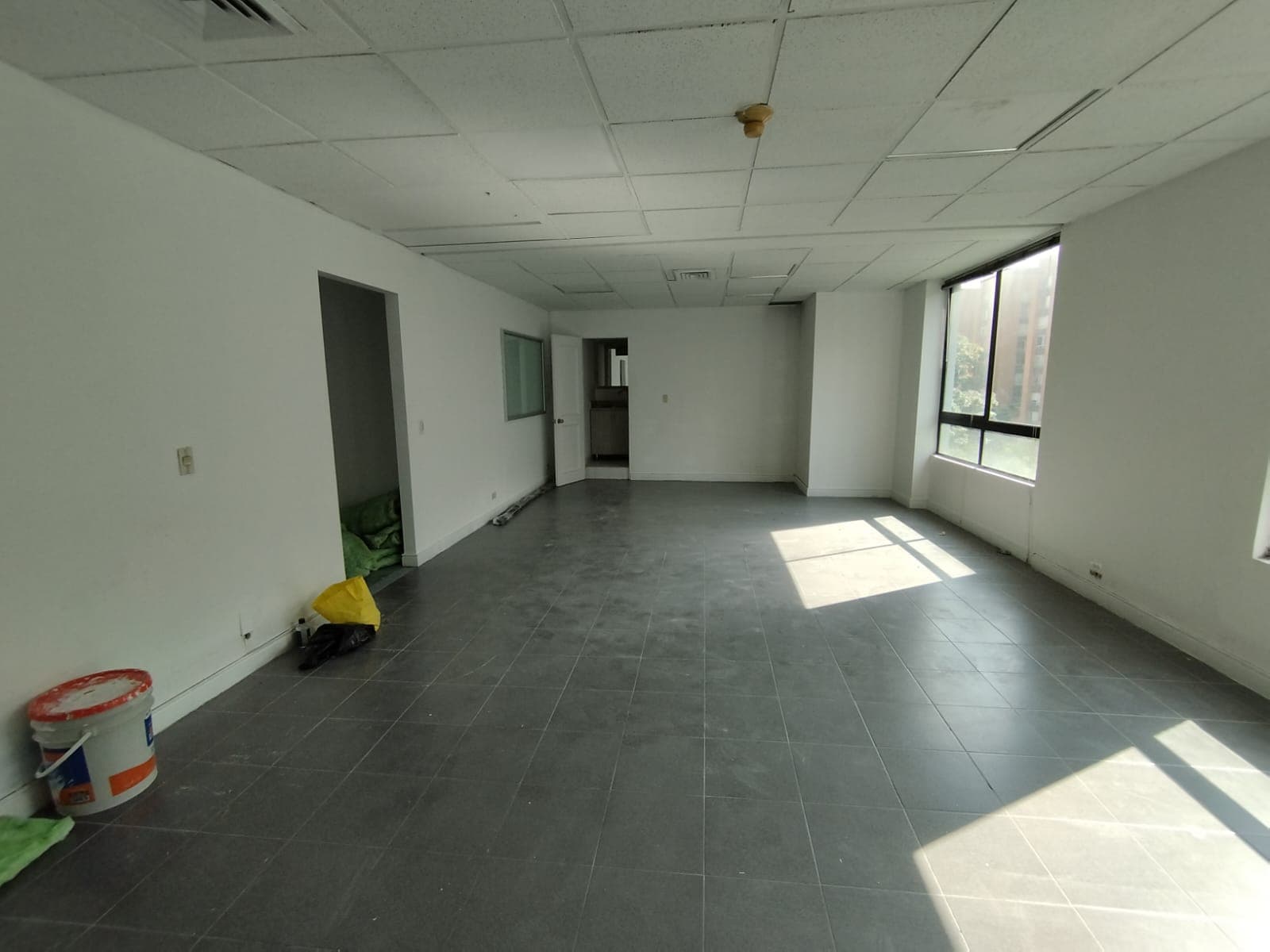 Oficina en arriendo en Aguacatala, El Poblado, Medellín — foto 1 de 7