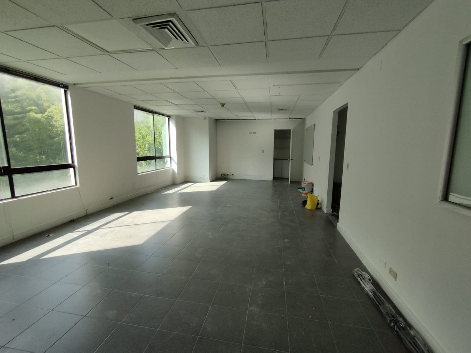 Oficina en arriendo en Aguacatala, El Poblado, Medellín — foto 3 de 7