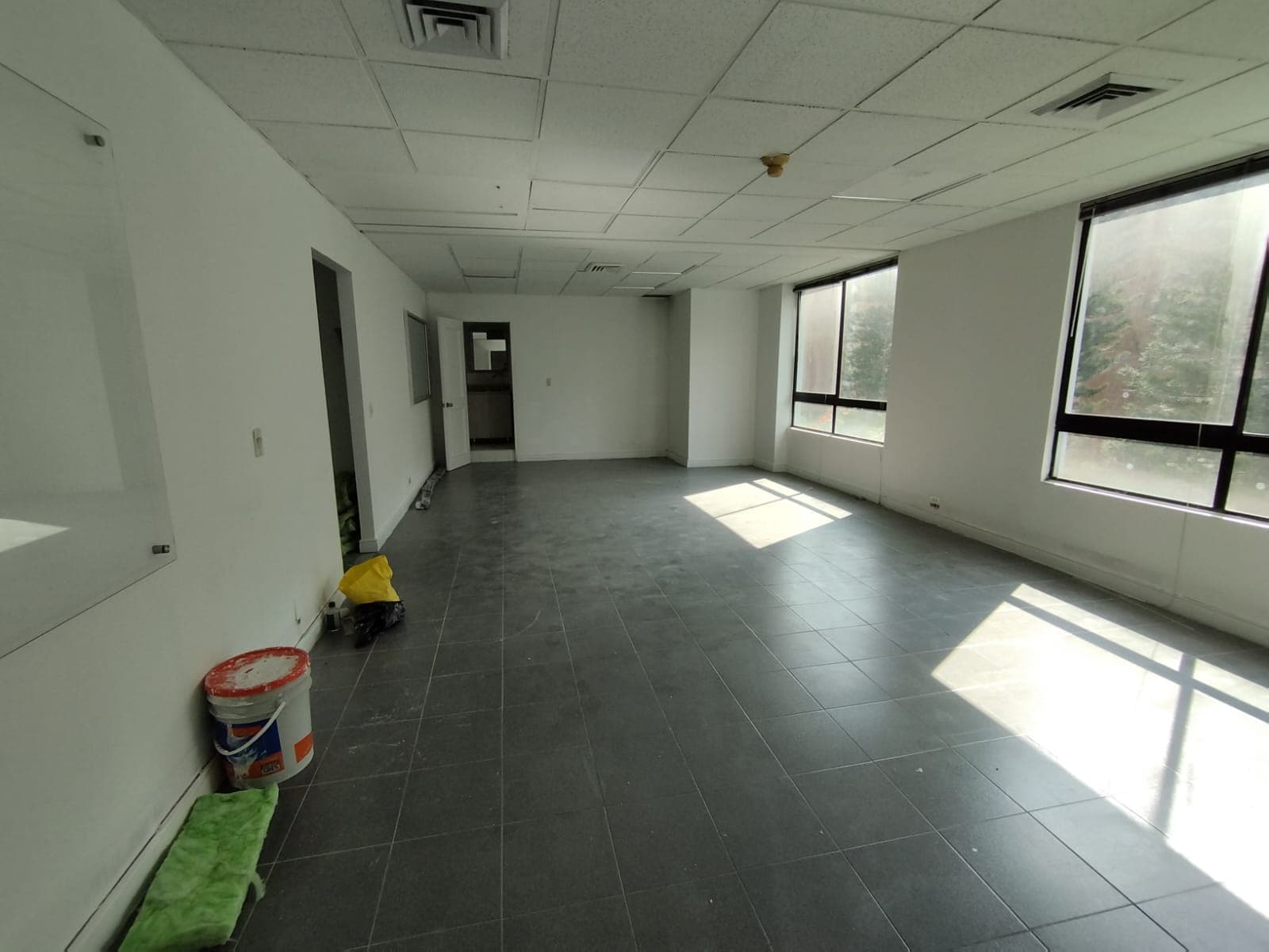 Oficina en arriendo en Aguacatala, El Poblado, Medellín — foto 4 de 7