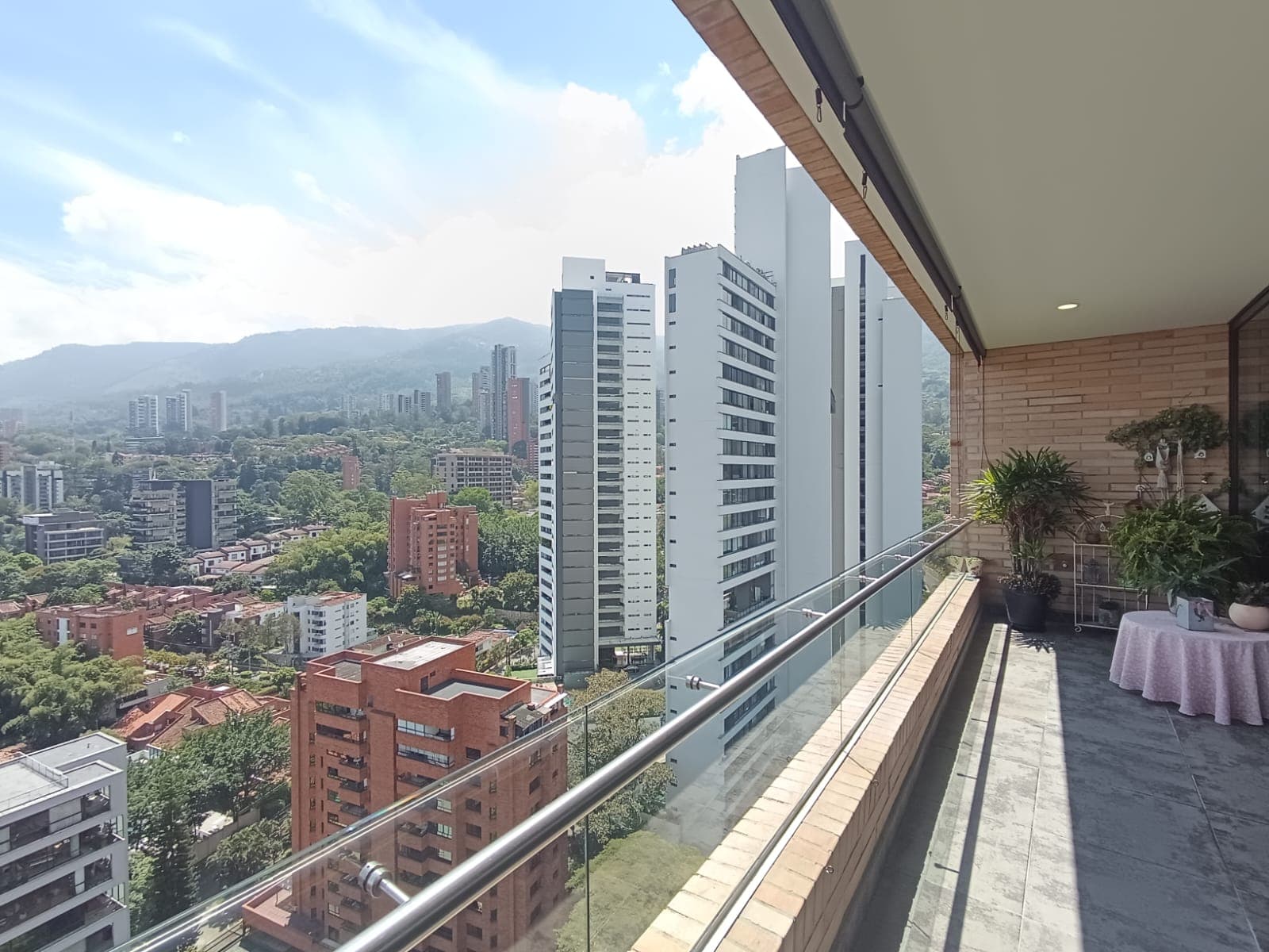 Apartamento en arriendo en San Lucas, El Poblado, Medellín — foto 1 de 20