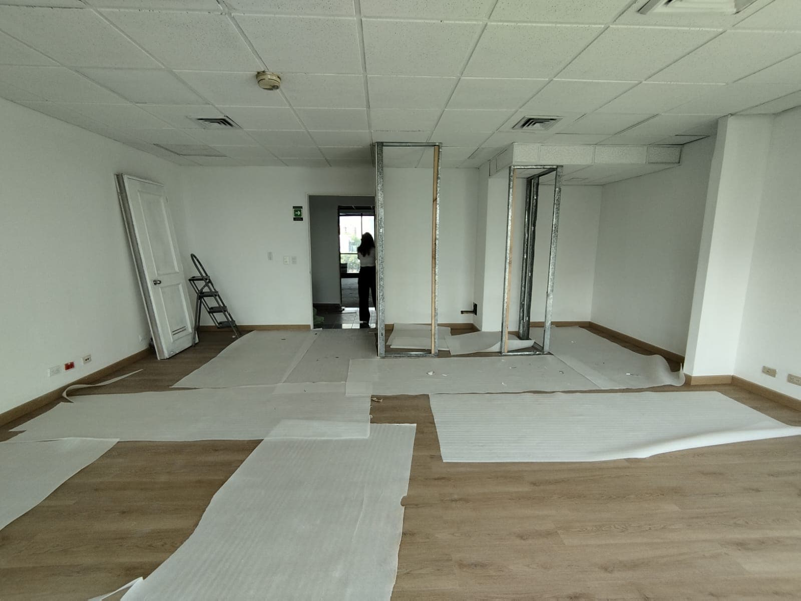 Oficina en arriendo en Aguacatala, El Poblado, Medellín — foto 2 de 7