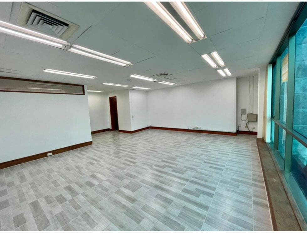 Oficina en arriendo en Aguacatala, El Poblado, Medellín — foto 1 de 13