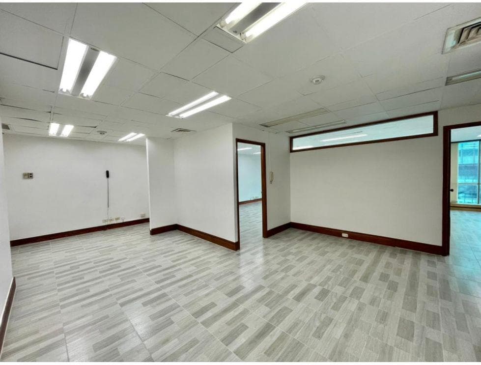 Oficina en arriendo en Aguacatala, El Poblado, Medellín — foto 2 de 13