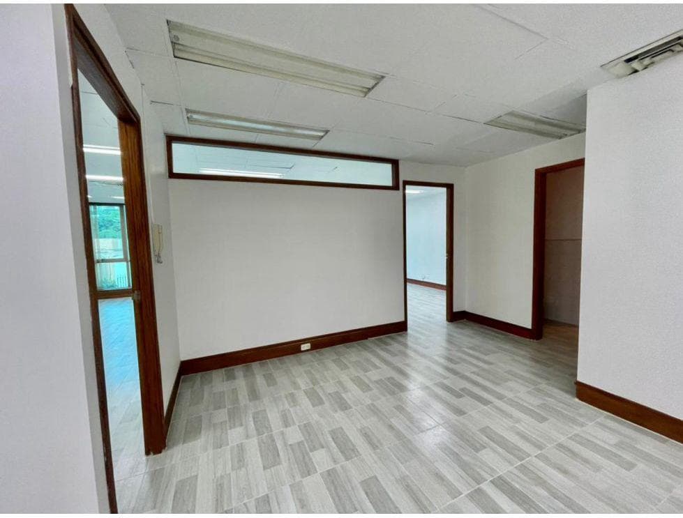 Oficina en arriendo en Aguacatala, El Poblado, Medellín — foto 4 de 13
