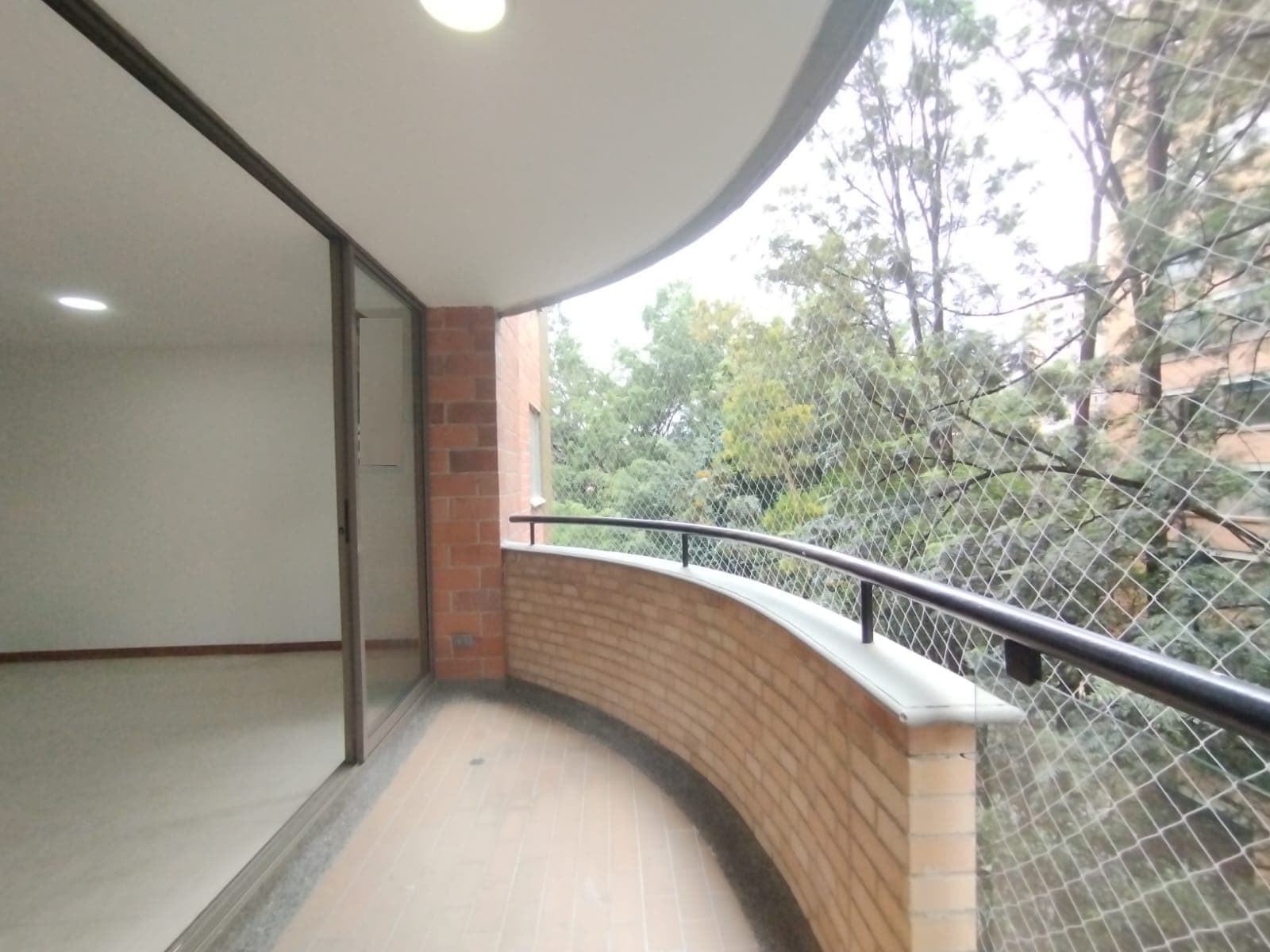 Apartamento en arriendo en Los Balsos, El Poblado, Medellín — foto 2 de 20