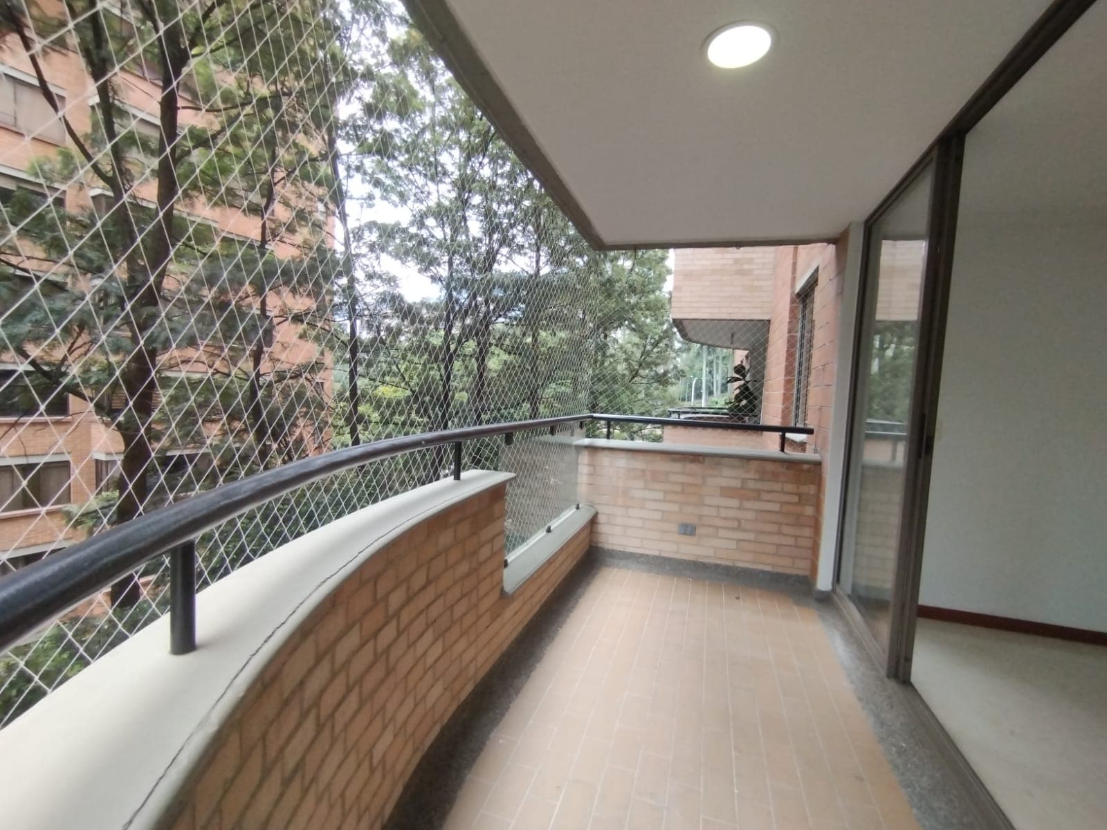 Apartamento en arriendo en Los Balsos, El Poblado, Medellín — foto 3 de 20