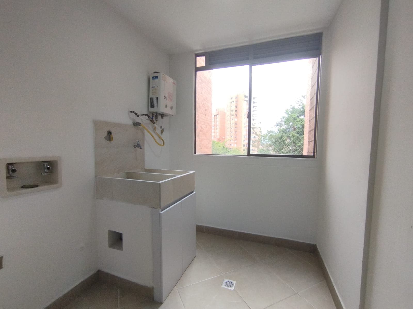 Apartamento en arriendo en Los Balsos, El Poblado, Medellín — foto 5 de 20