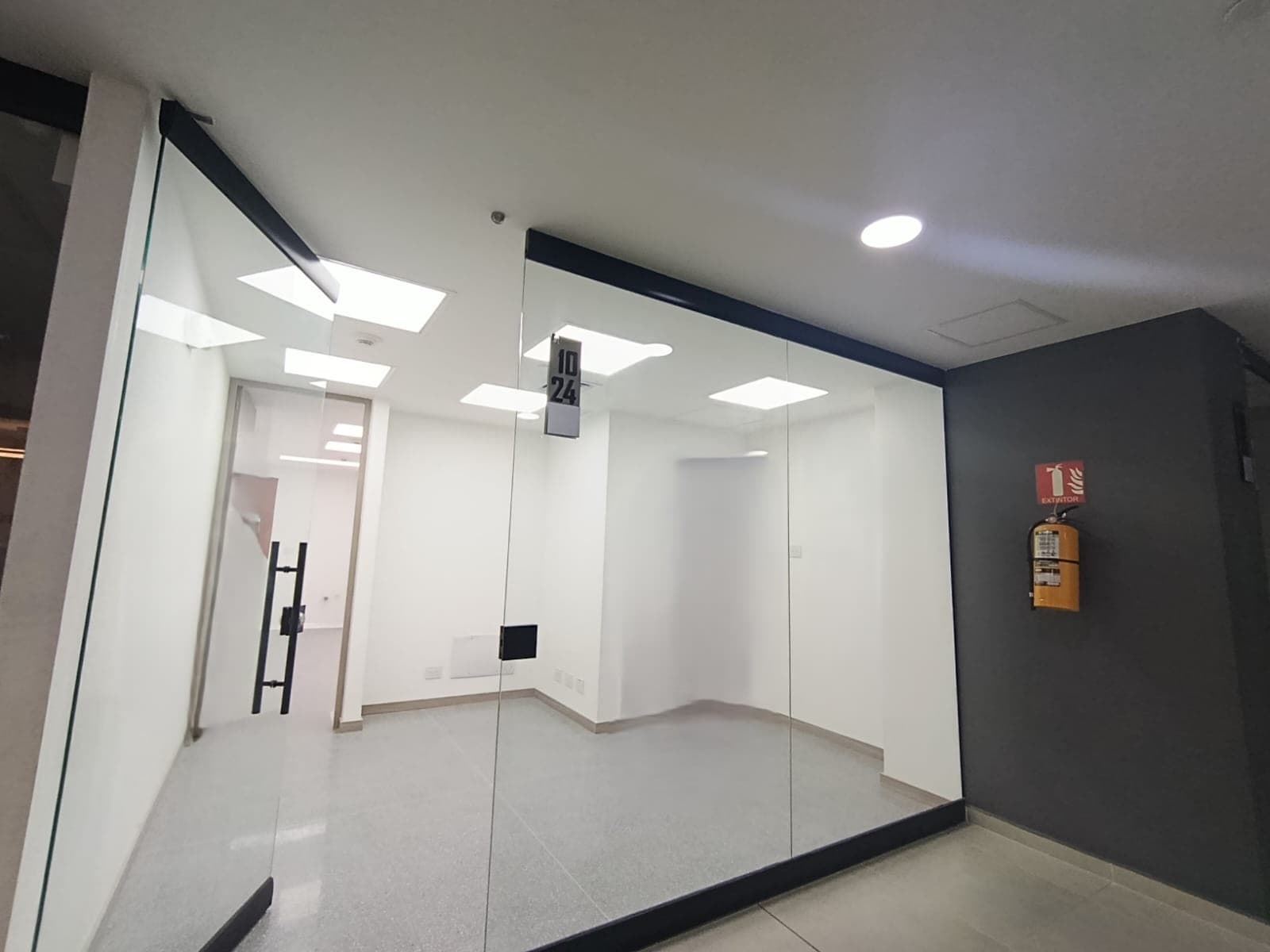 Oficina en arriendo en San Diego, El Poblado, Medellín — foto 1 de 11