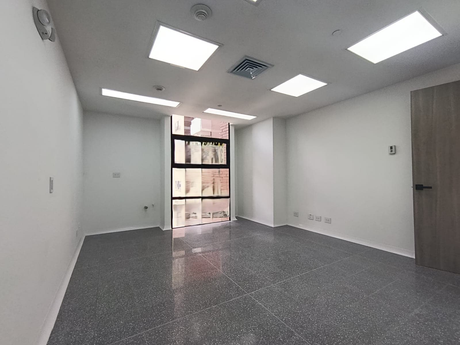 Oficina en arriendo en San Diego, El Poblado, Medellín — foto 2 de 11