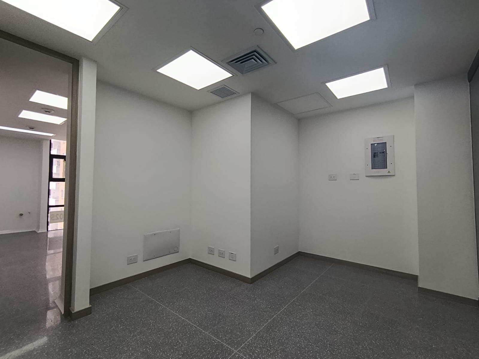 Oficina en arriendo en San Diego, El Poblado, Medellín — foto 3 de 11