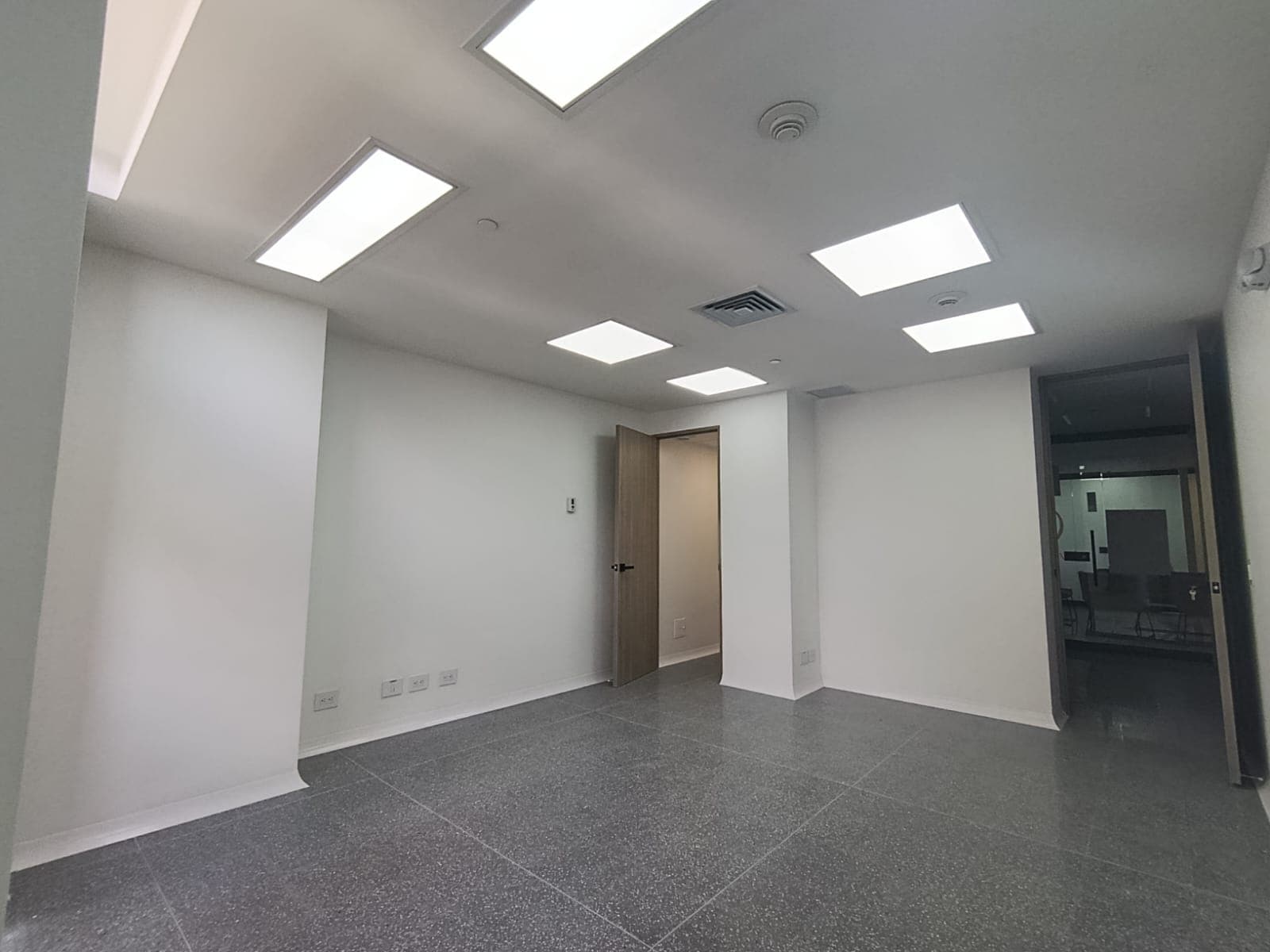 Oficina en arriendo en San Diego, El Poblado, Medellín — foto 4 de 11