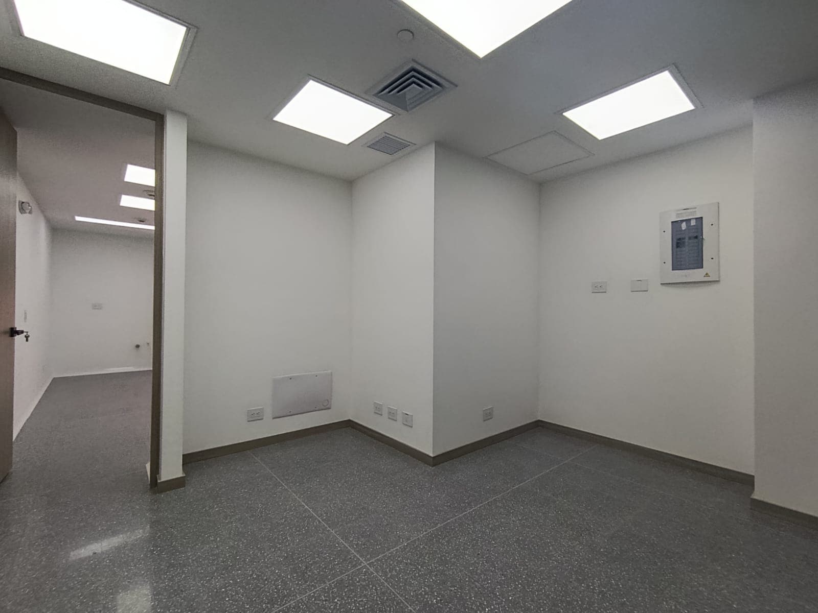 Oficina en arriendo en San Diego, El Poblado, Medellín — foto 5 de 11
