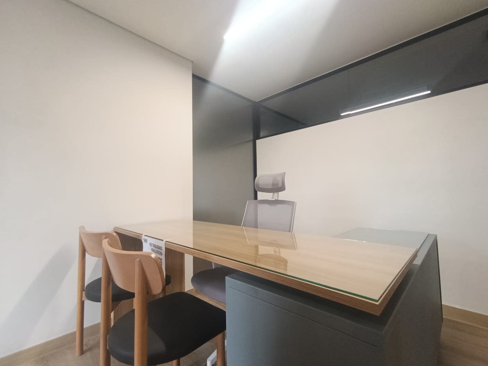 Oficina en arriendo en Los Colores, Laureles, Medellín — foto 2 de 8