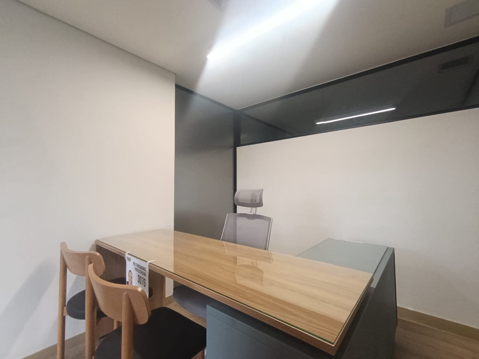 Oficina en arriendo en Los Colores, Laureles, Medellín — foto 5 de 8