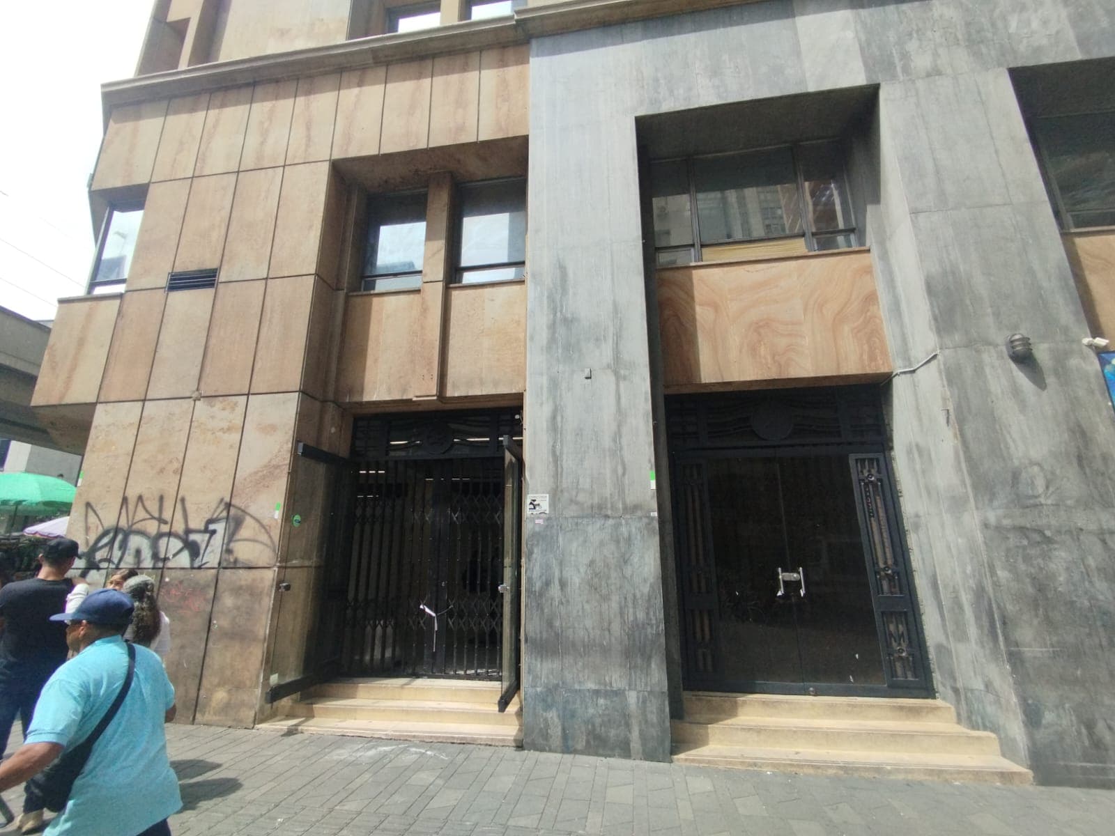 Local en arriendo en La Candelaria, Centro, Medellín — foto 1 de 14