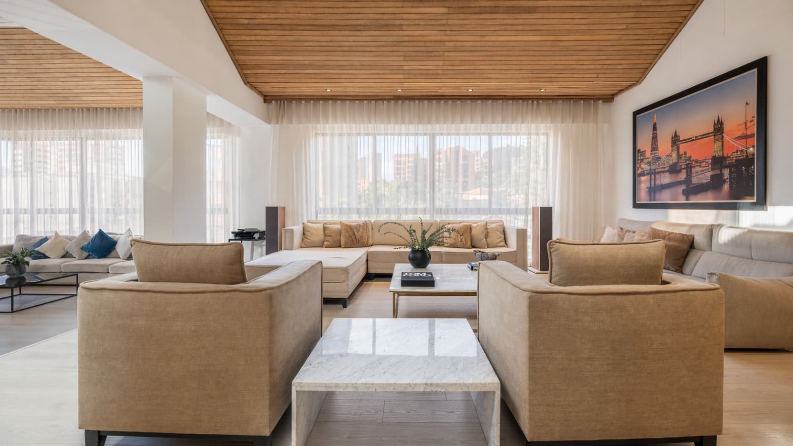 Apartamento en arriendo en Castropol, El Poblado, Medellín — foto 1 de 15