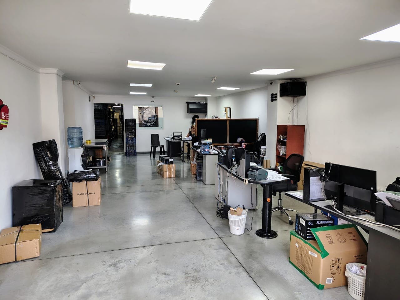 Bodega en arriendo en Aguacatala, El Poblado, Medellín — foto 1 de 12