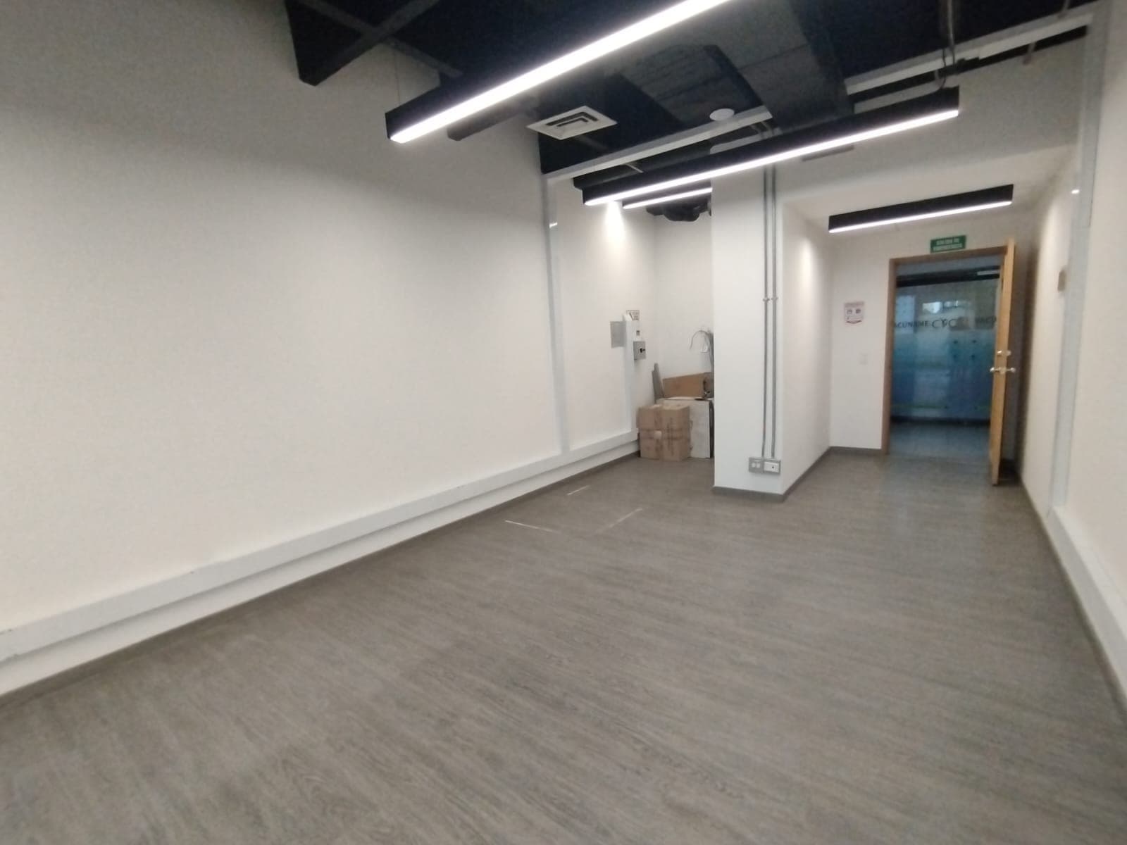 Oficina en arriendo en Milla De Oro, El Poblado, Medellín — foto 1 de 9