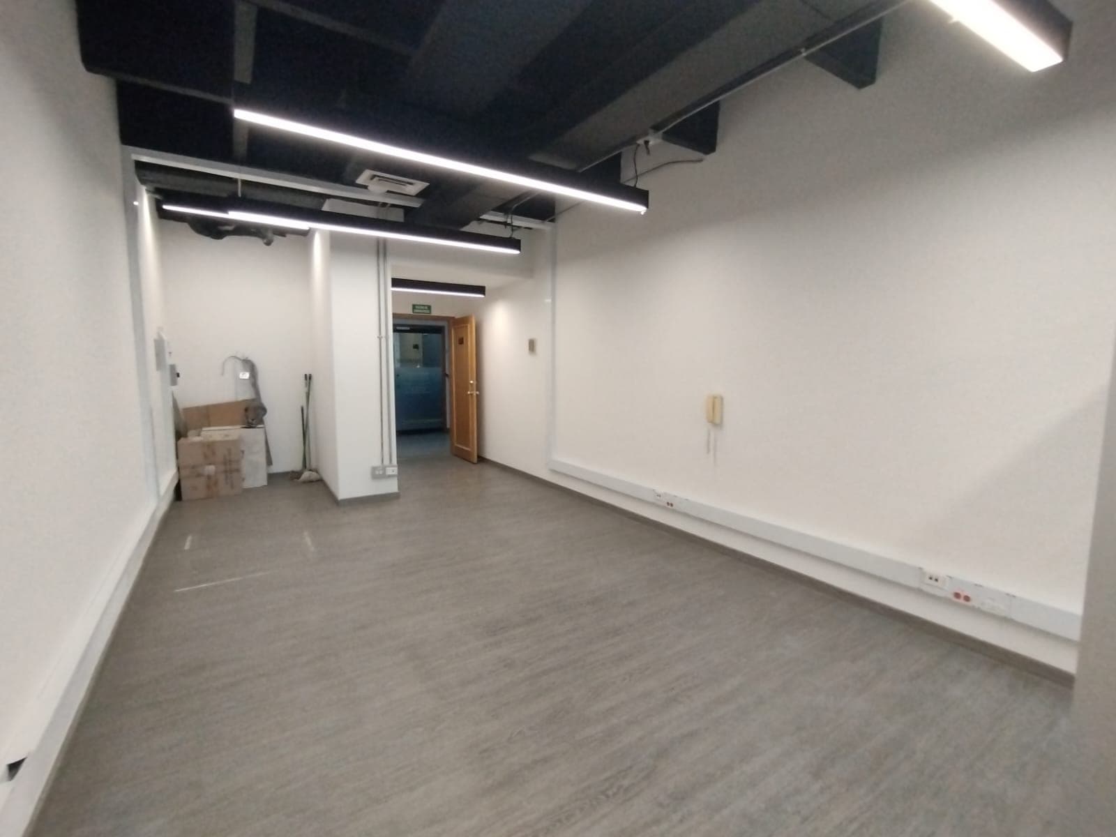 Oficina en arriendo en Milla De Oro, El Poblado, Medellín — foto 3 de 9