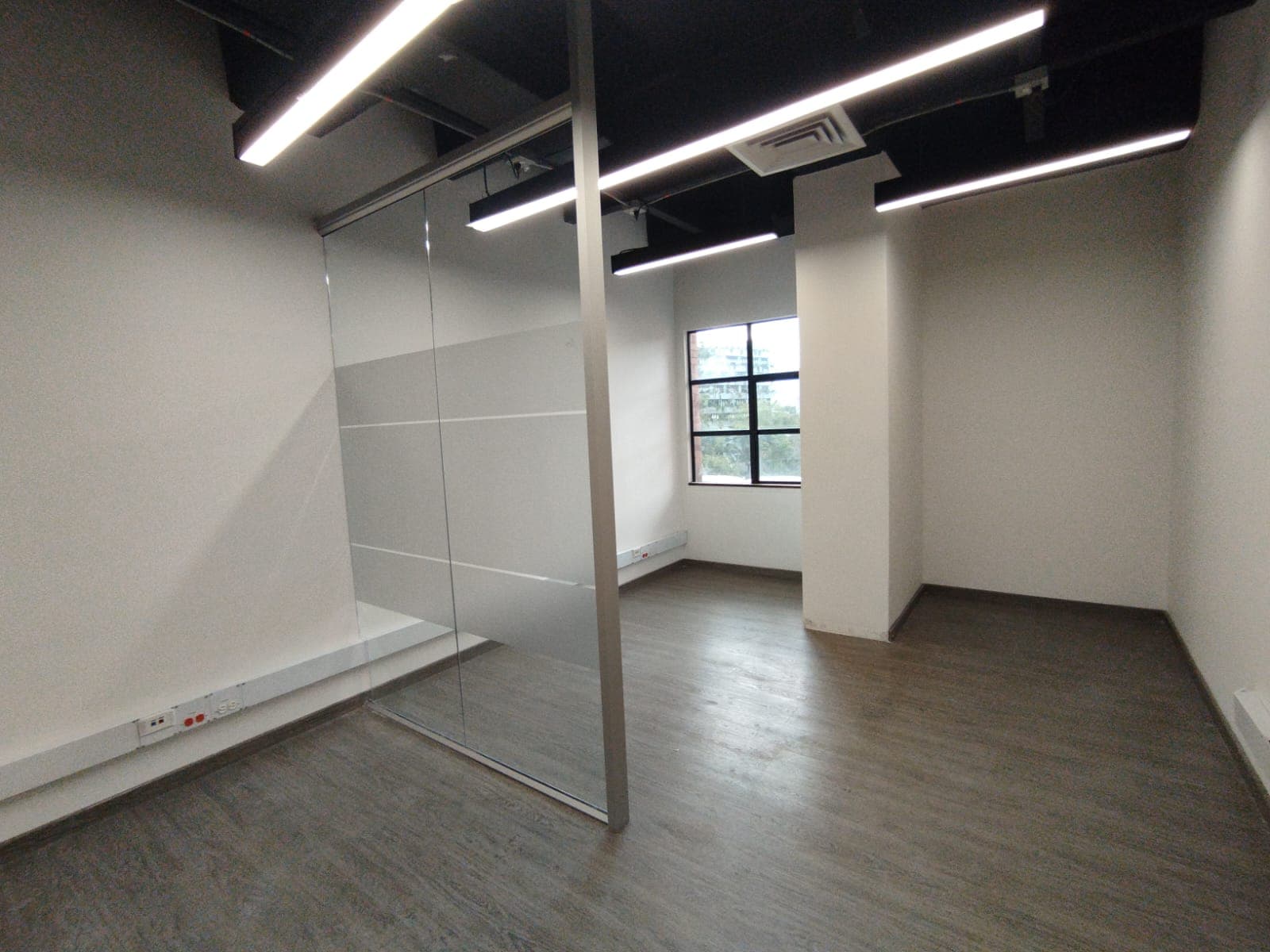 Oficina en arriendo en Milla De Oro, El Poblado, Medellín — foto 5 de 9