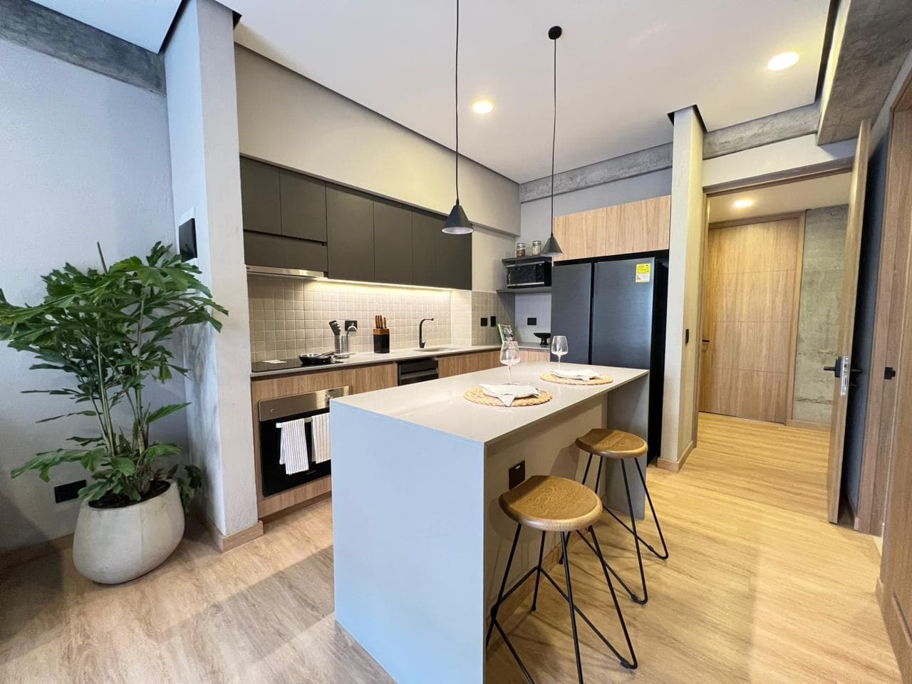 Apartaestudio en arriendo en Ciudad Del Rio, El Poblado, Medellín — foto 1 de 20