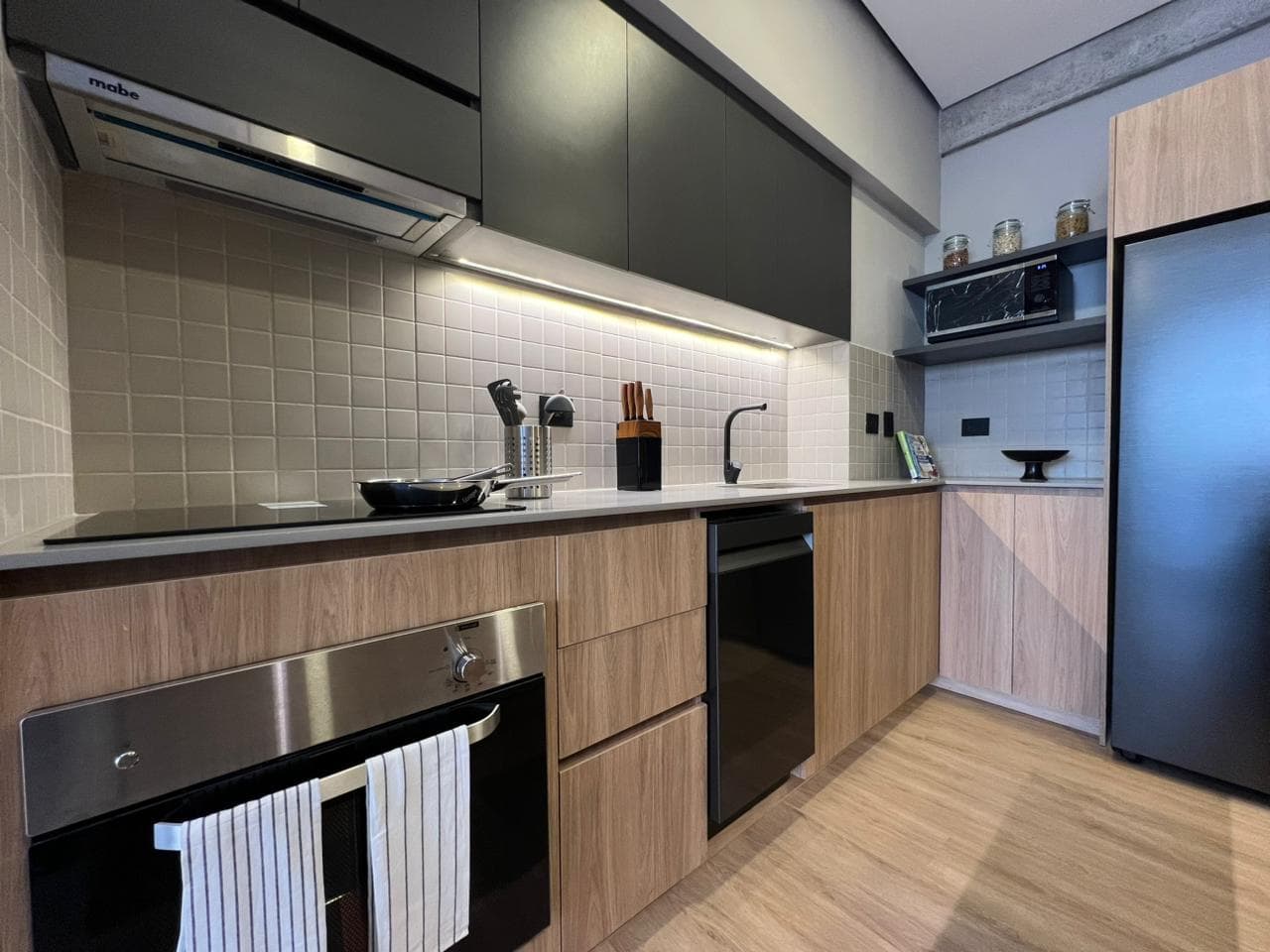 Apartaestudio en arriendo en Ciudad Del Rio, El Poblado, Medellín — foto 2 de 20