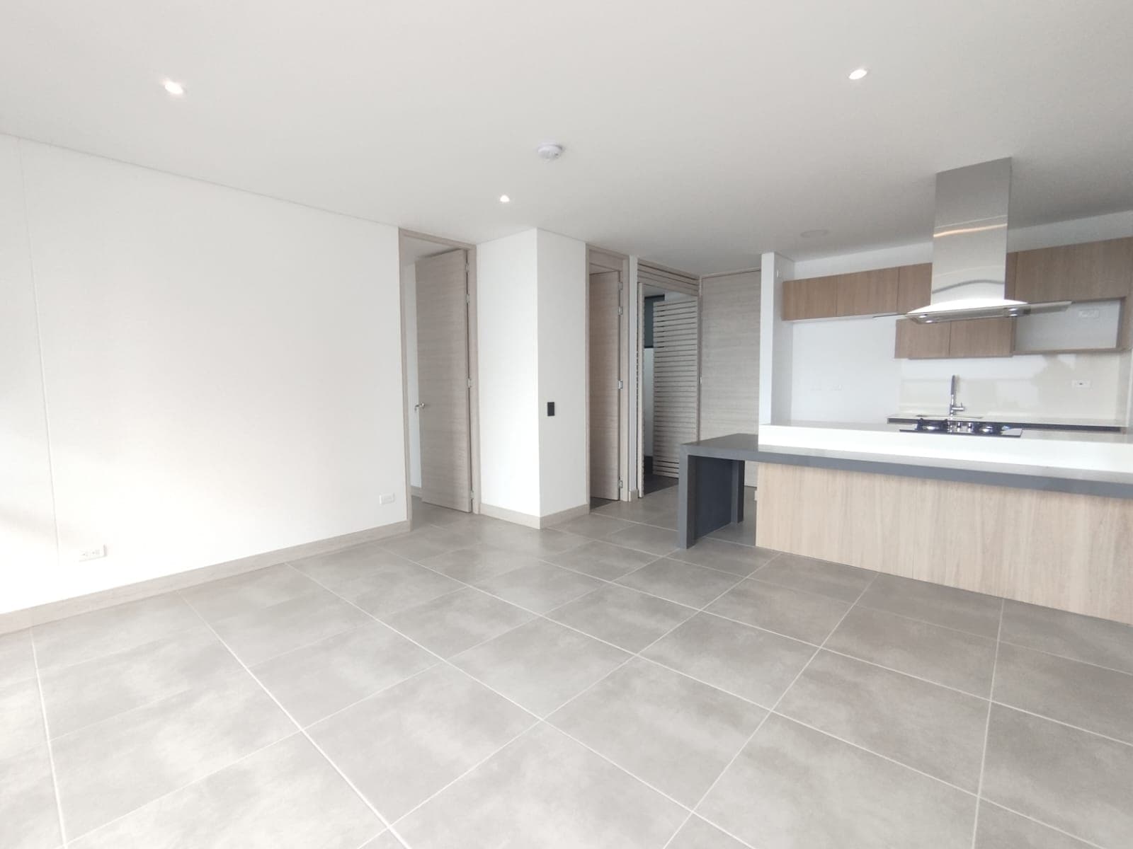 Apartamento en arriendo en Los Balsos, El Poblado, Medellín — foto 1 de 20