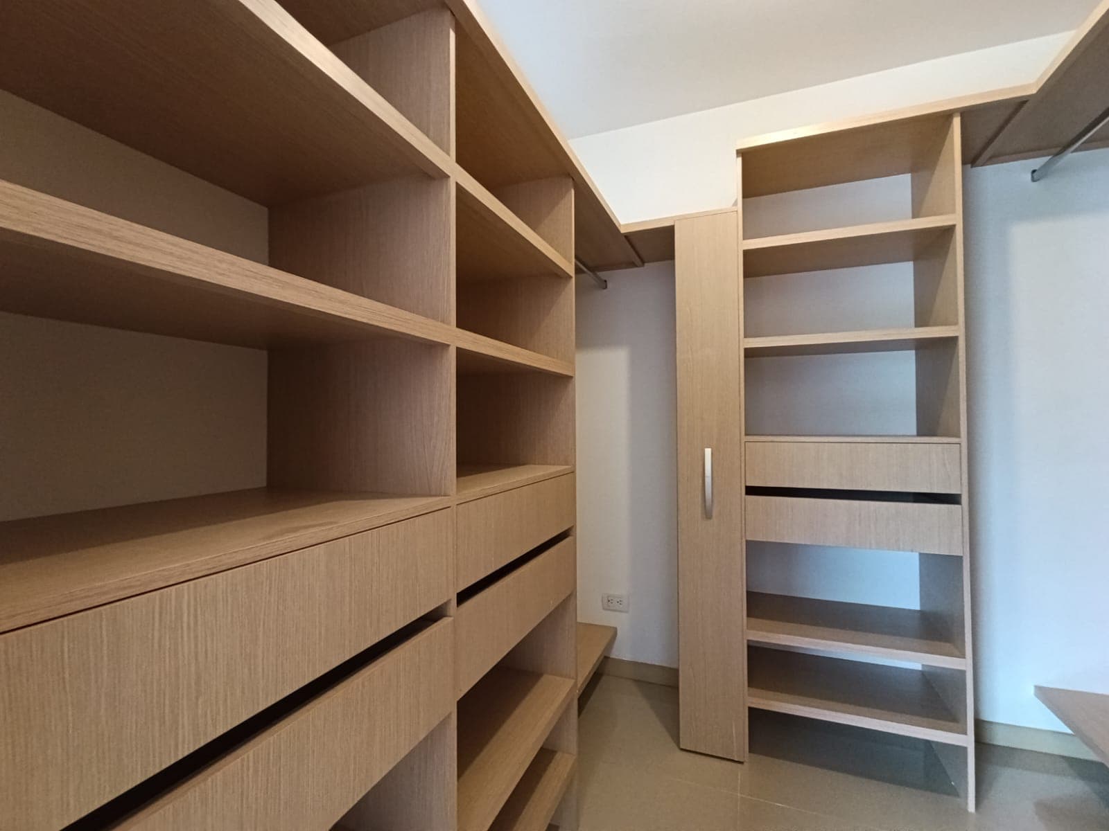 Apartamento en arriendo en Santa María De Los Ángeles, El Poblado, Medellín — foto 5 de 17
