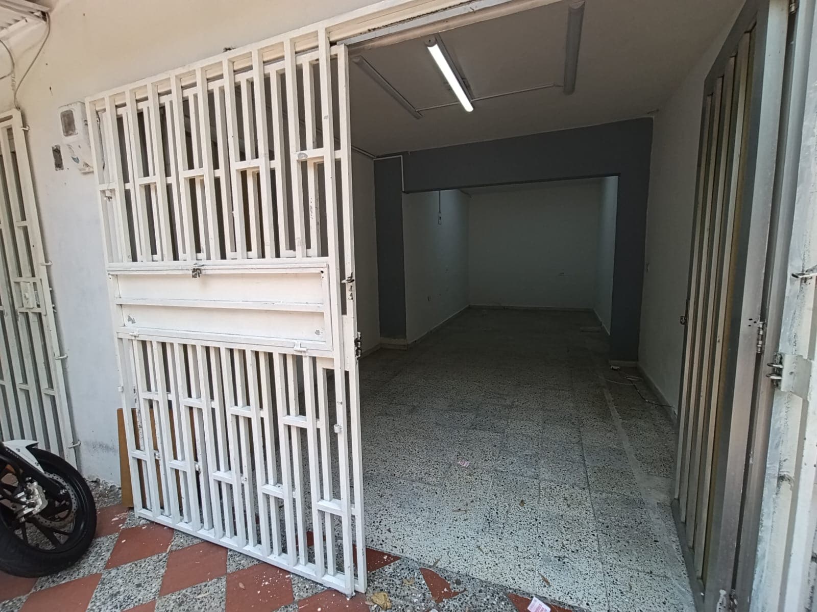 Local en arriendo en Calasanz, La America, Medellín — foto 1 de 10