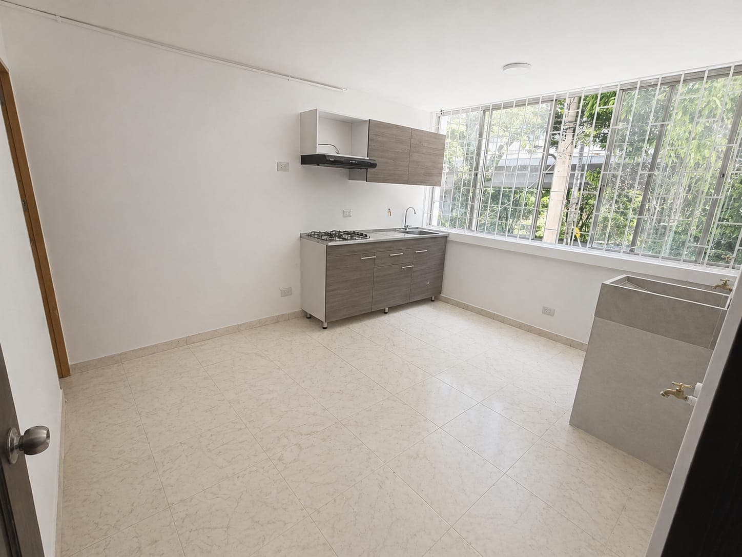 Apartaestudio en arriendo en Estadio, Laureles, Medellín — foto 2 de 9