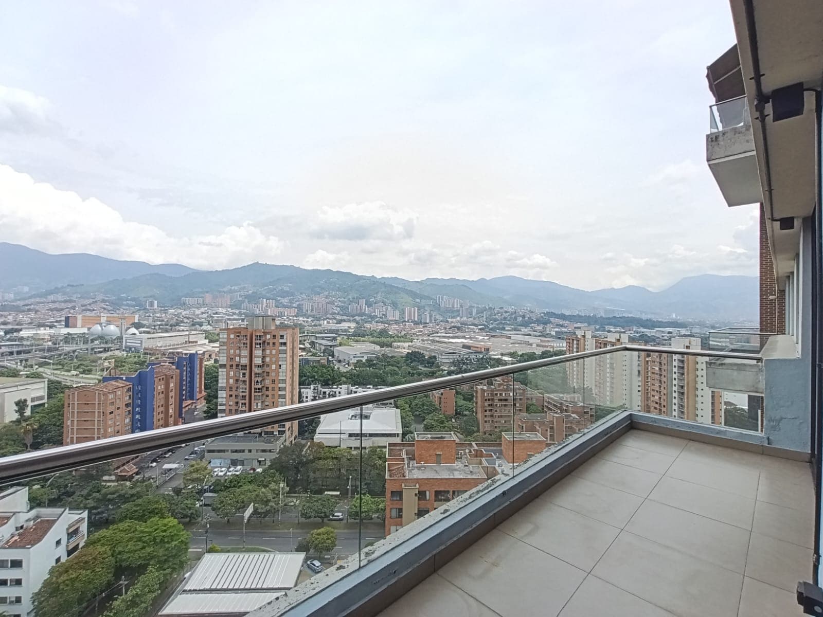 Apartamento en arriendo en Santa María De Los Ángeles, El Poblado, Medellín — foto 1 de 20