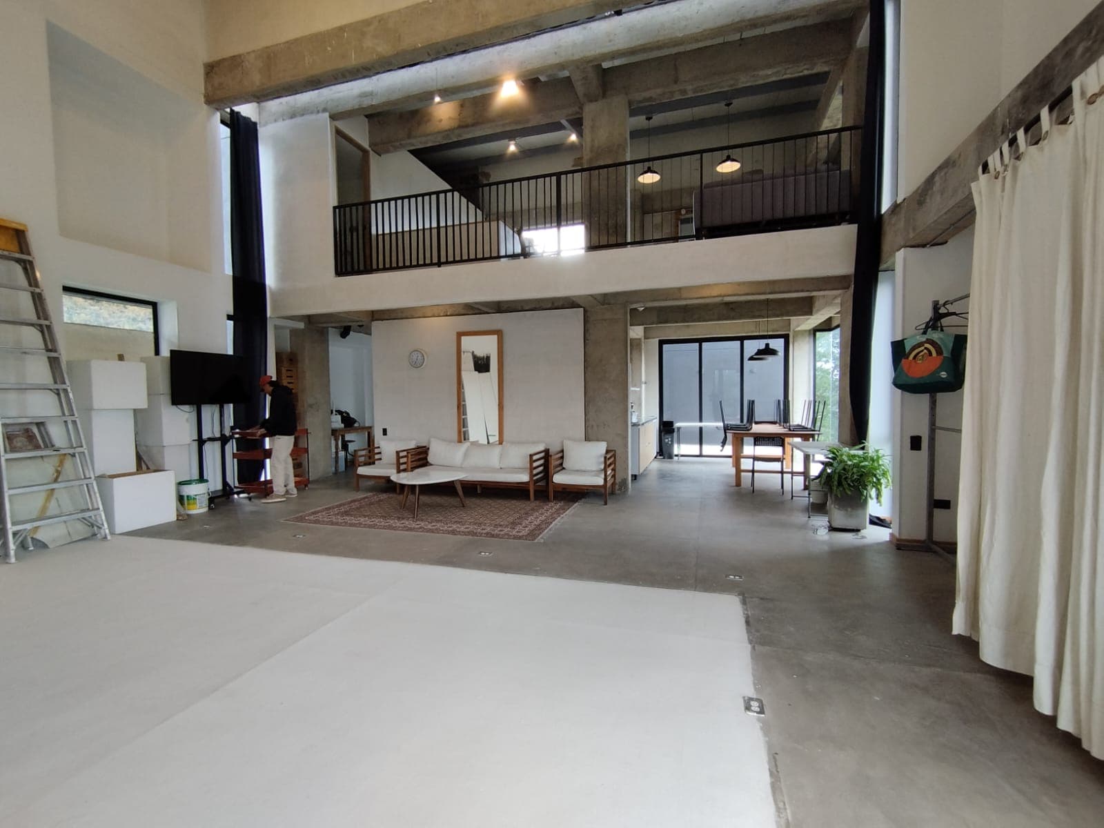 Bodega en arriendo en Altos Del Cola Del Zorro, El Poblado, Medellín — foto 1 de 17