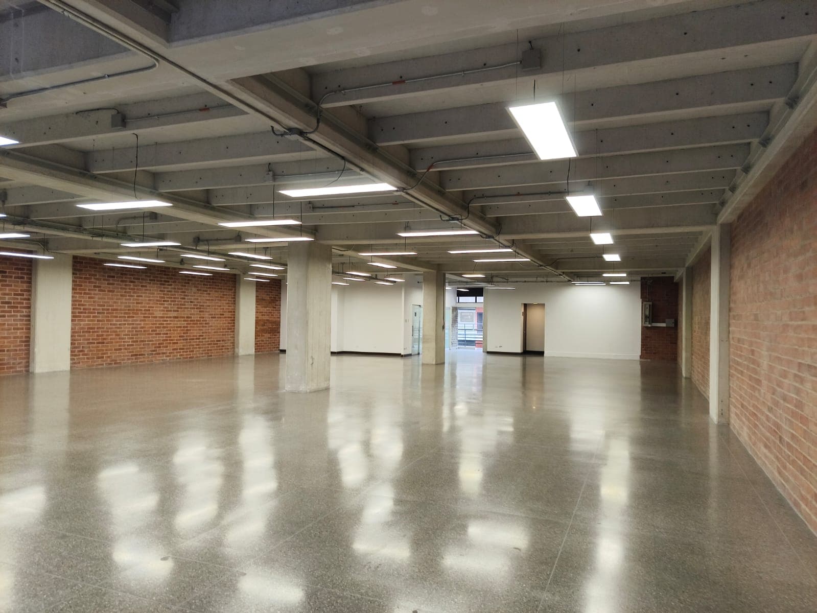 Oficina en arriendo en Santa Fé, Guayabal, Medellín — foto 2 de 7